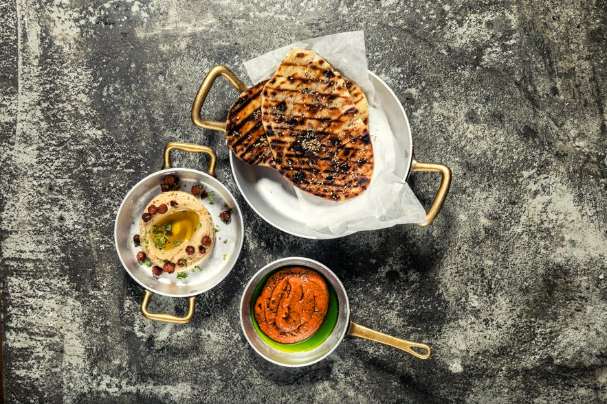 Delicious flatbread, hummus and dips at the restaurant Sumac in Reykjavík