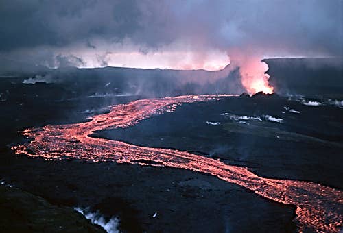 1984年喷发时的克拉夫拉火山。