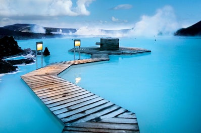 Den blå lagunen är ett vackert geotermiskt spa.
