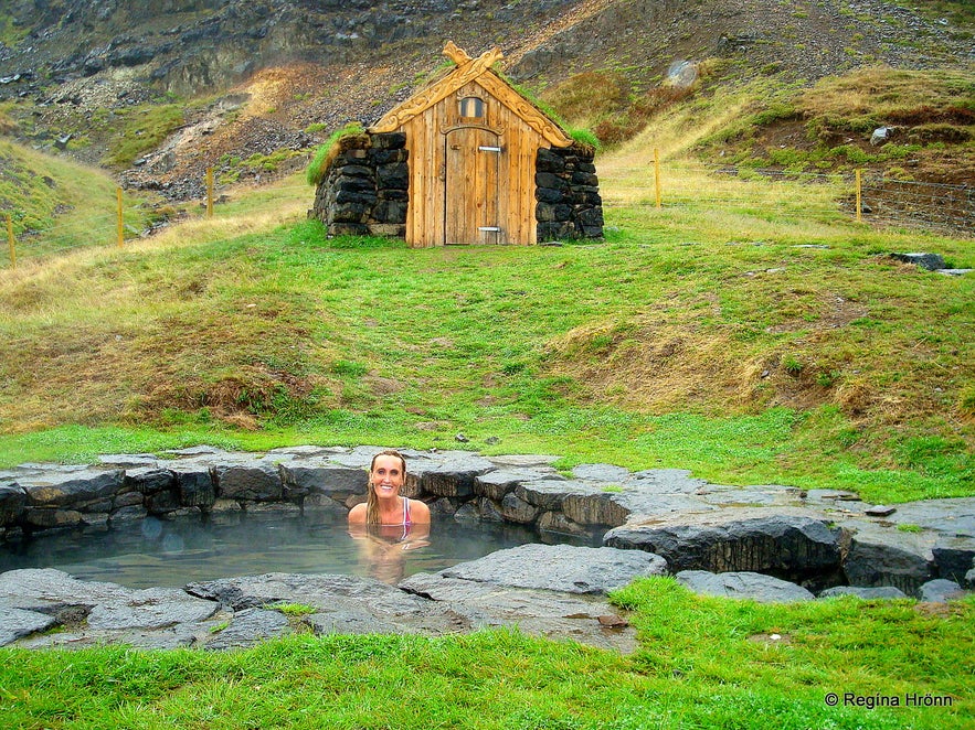 Regína in Guðrúnarlaug hot tub