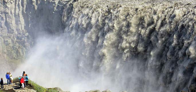 The Jewels of the North - the Extraordinary Diamond Circle in North Iceland