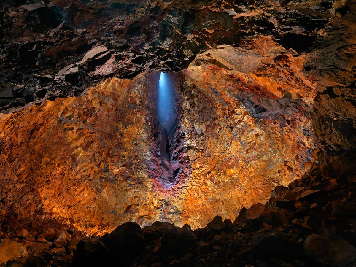 Thrihnukagigur Travel Guide | Guide to Iceland