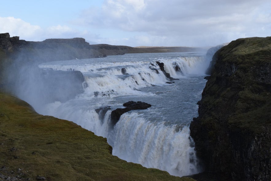 グトルフォスの滝は階段状になっている