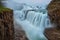 La cascada Gullfoss es la parte más famosa del río Hvita, fotografiada aquí en verano.