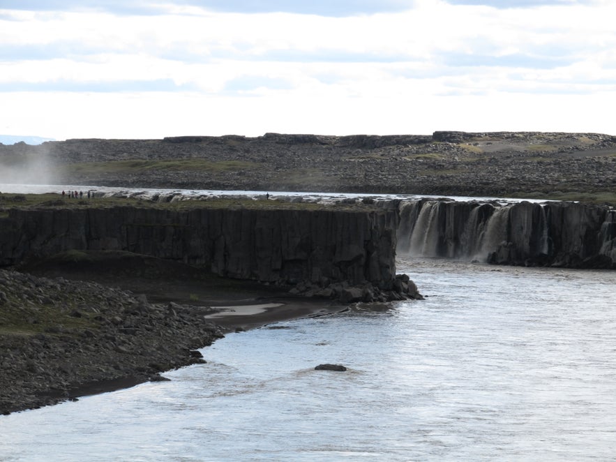 デティフォスの滝の近くにあるセルフォス（Selfoss）の滝