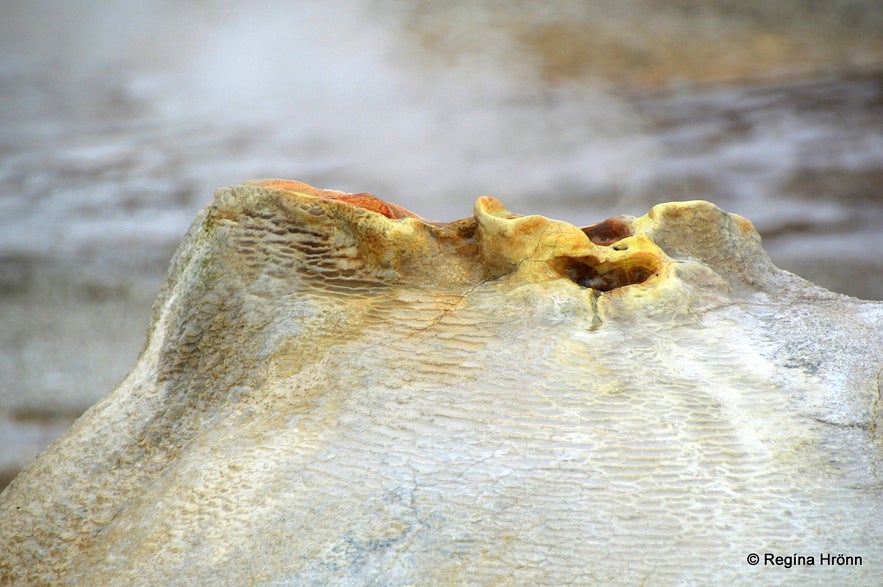 Öskurhóll hot spring at Hveravellir