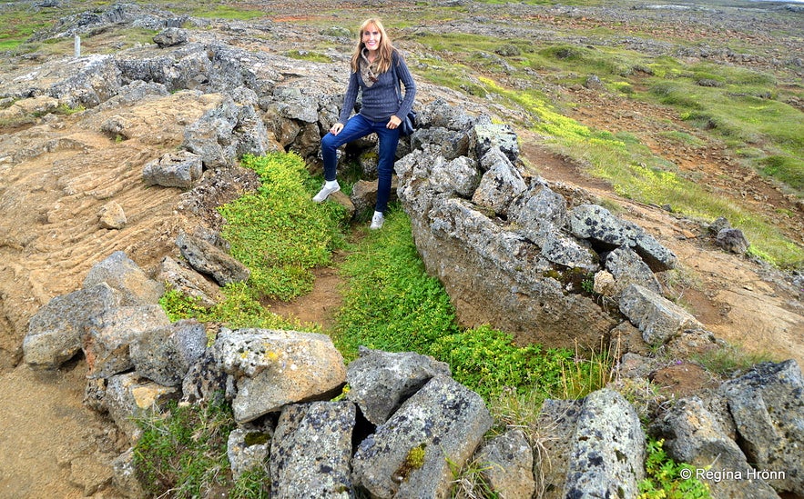 Regína standing inside Eyvindarkofi