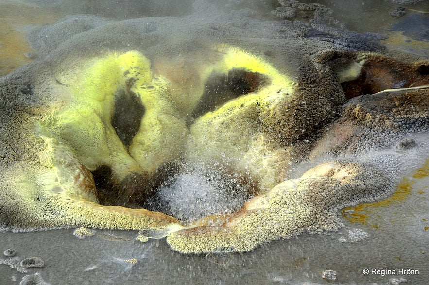 Eyvindarhver hot spring at Hveravellir