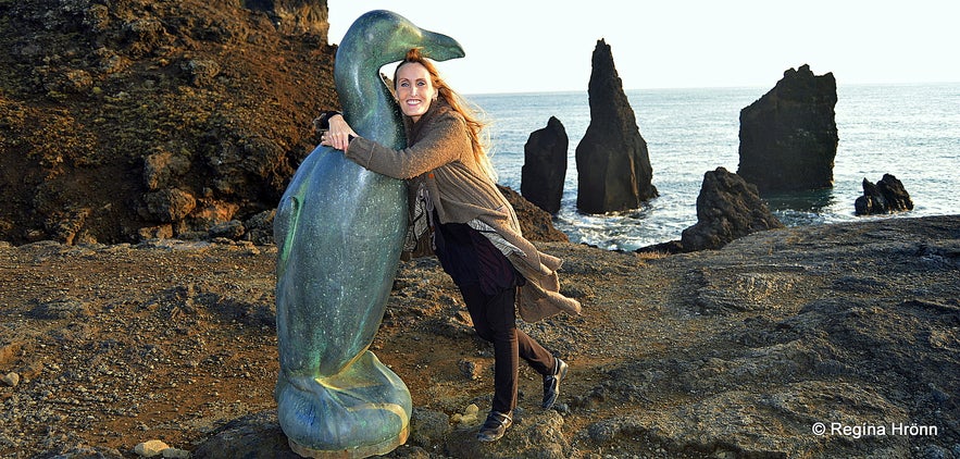 Regína by the great auk statue on Reykjanes