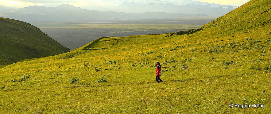 Regína hiking on Hjörleifshöfði cape South-Iceland