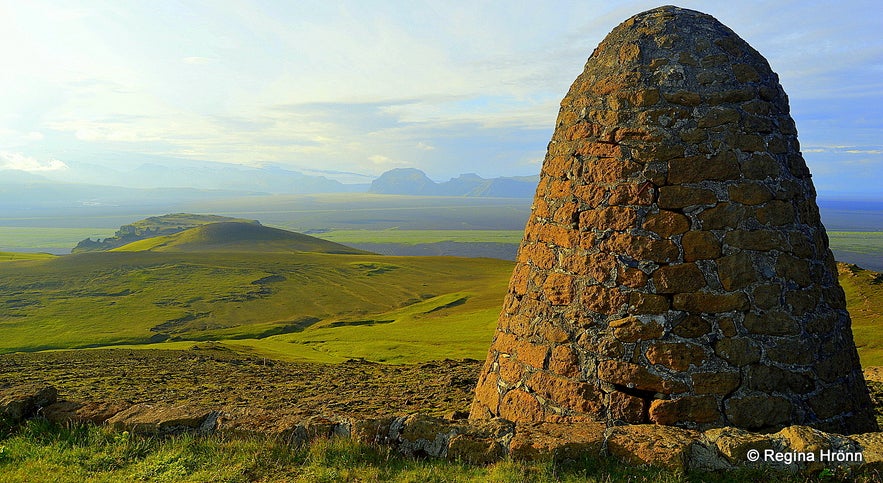 On to of Hjörleifshöfði - the big cairn