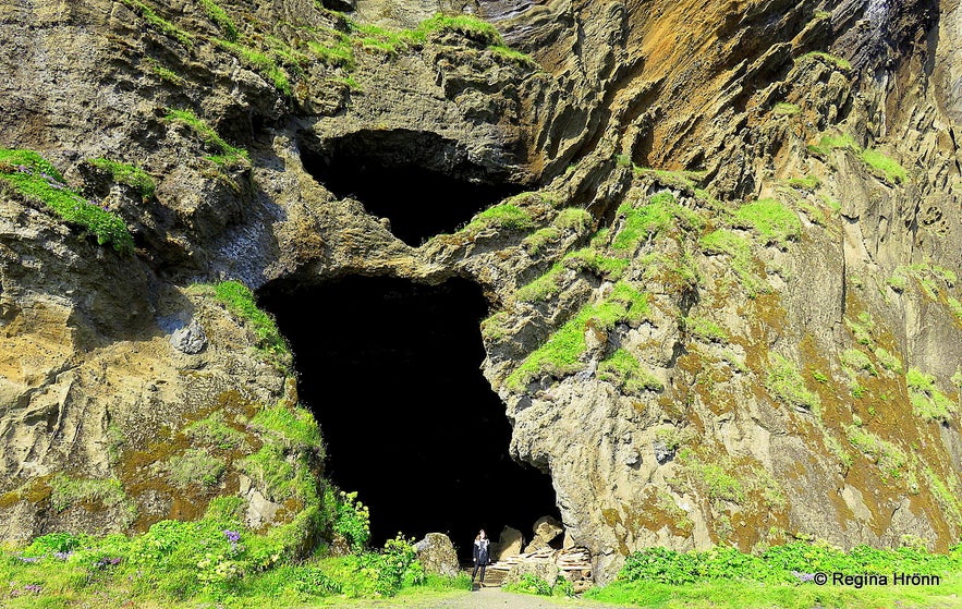 Regína by Gýgjagjá - the Yoda Cave by Hjörleifshöfði