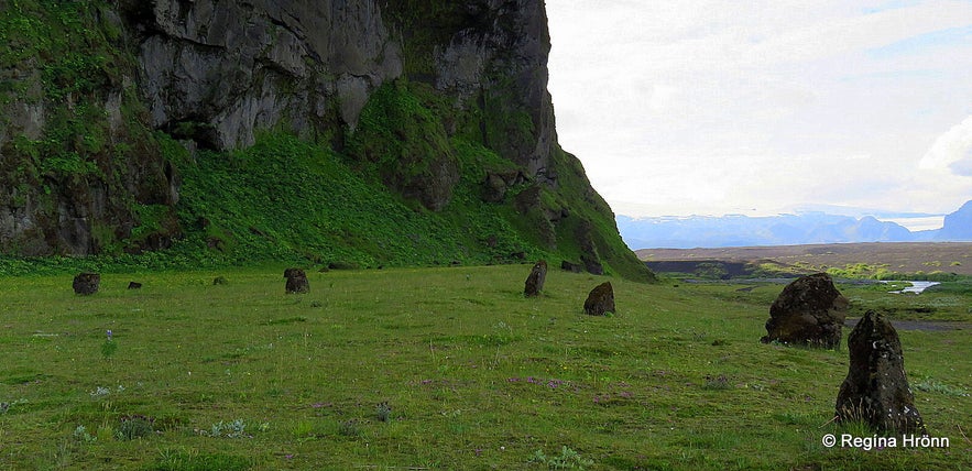 Rocks creating a circle by Hjörleifshöðfi