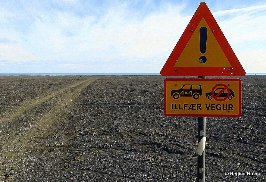 The warning sign by Kötlutangi spit