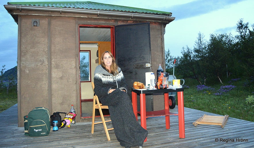 Regína in a hut in South-Iceland