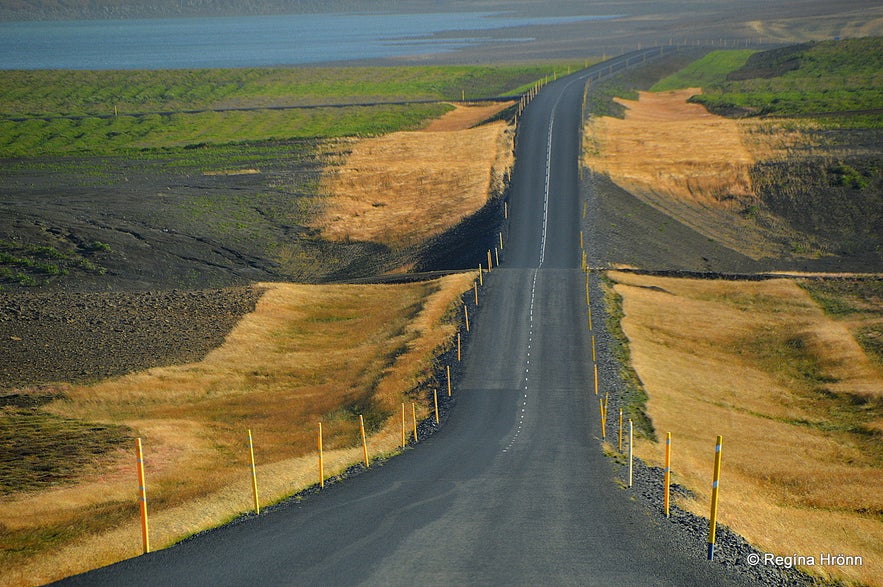 The new, paved road leading from H&uacute;sav&iacute;k to &THORN;eistareykir