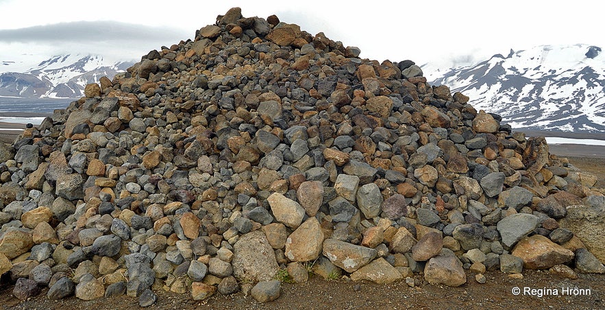 A massive heap of stones in Kaldidalur