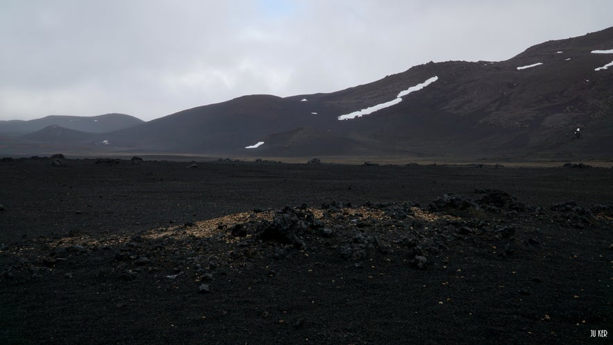 Askja, between the moon and mars, floating in space!