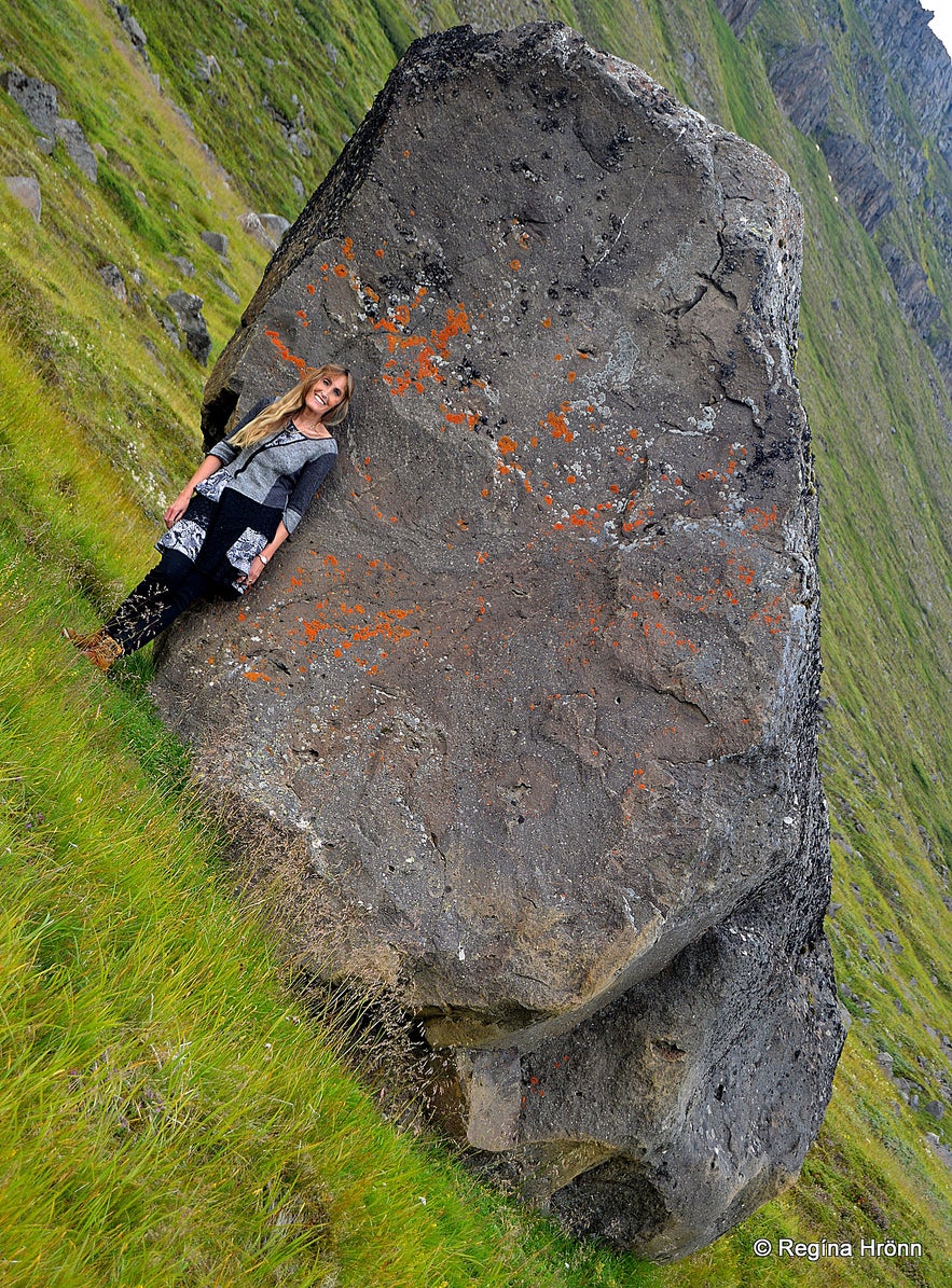 Álfkonusteinninn á Bustarfelli - Elf-rock at Bustarfell