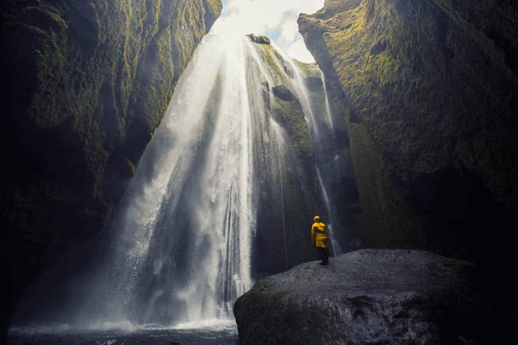 Small Group 11-Hour South Coast Sightseeing Tour with Transfer from Reykjavik