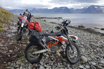Dybe fjorde giver utroligt naturskønne ruter at køre.