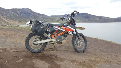 A bike standing by a lake, waiting for it's rider to take it out for a spin.