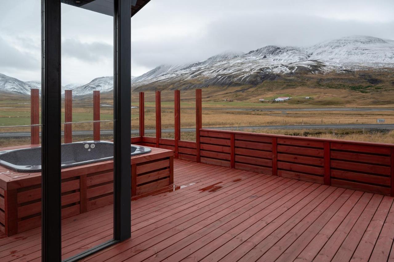 La villa Kornmuli cuenta con una bañera de hidromasaje exterior.