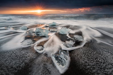 Green, pink and purple colours from the Northern Lights over Jökulsárlón glacier lagoon.