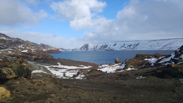 Private 4-Hour Reykjanes Peninsula Tour in a New Mercedes Benz V-Class