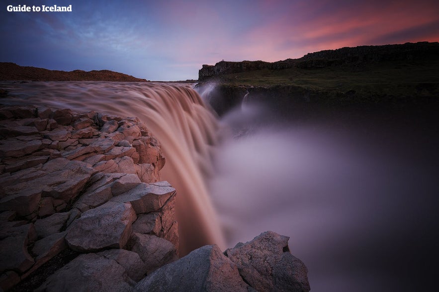 Der tosende Wasserfall Dettifoss.