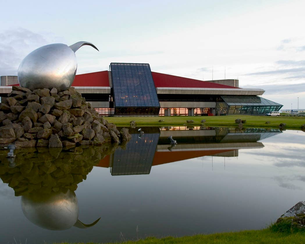De luchthaven Leifur Eiríksson op de vliegbasis Keflavík is de belangrijkste luchthaven van IJsland.