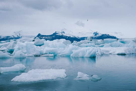 Private 12-Hour Luxury Day Tour to Diamond Beach and Jokulsarlon Glacier Lagoon