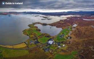 Udsigt over Mývatn søen i det nordlige Island set fra oven.