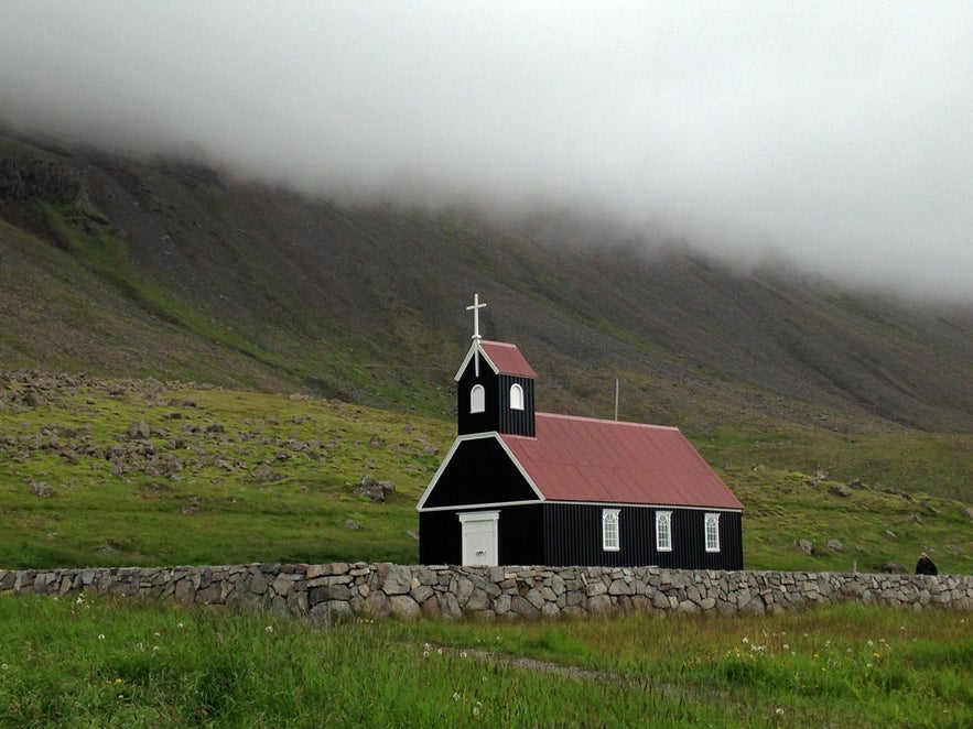 Saubæjarkirkja is found on Rauðassandur