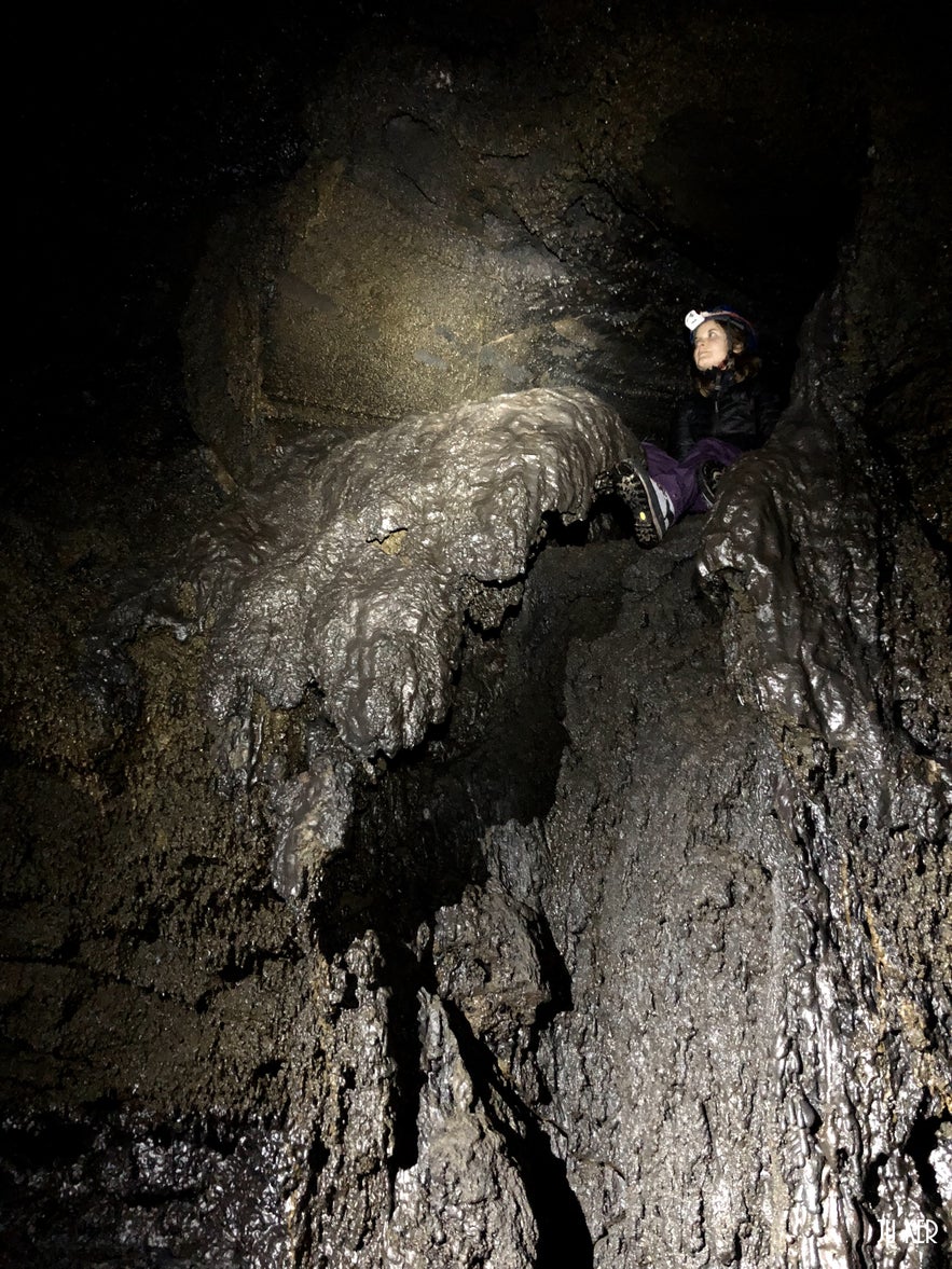 Raufarhólshellir : experience an adventure in a lava tunnel !