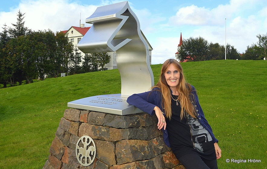 Regína my the monument Eiðfaxi at Hvanneyri West-Iceland