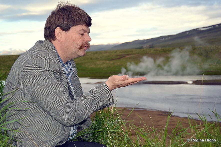 Árhver - Vellir hot spring in the middle of a river in West-Iceland