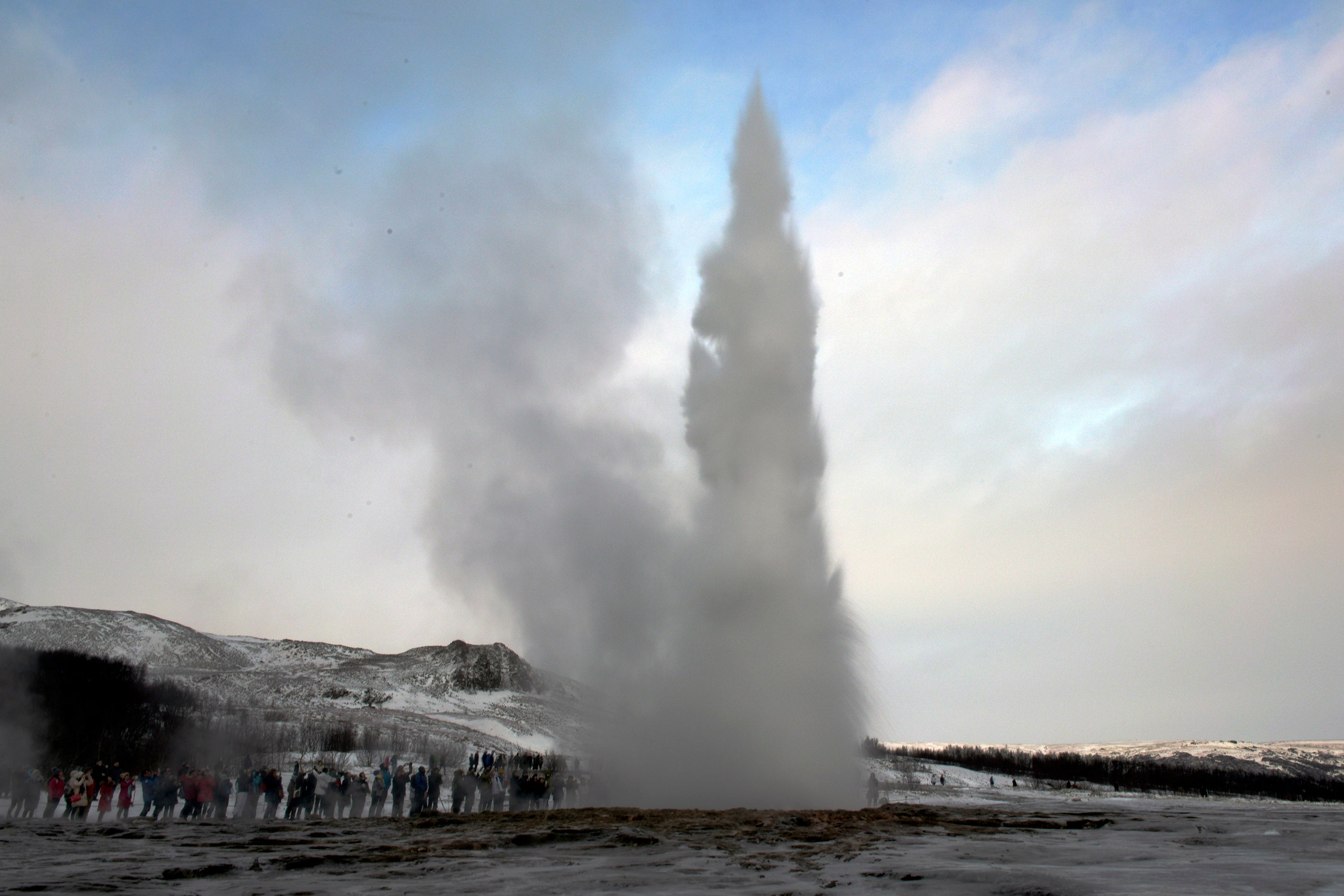 Strokkur mit einer bis 20m hohen Fontaine