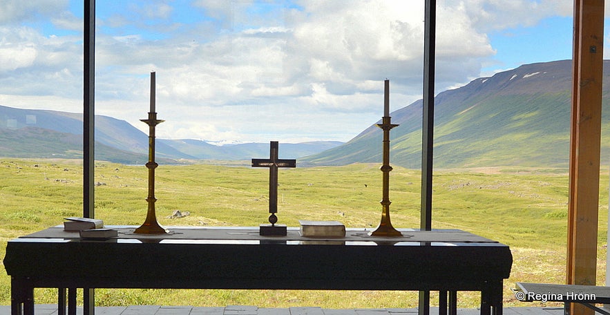 The altar at &THORN;orgeirskirkja church