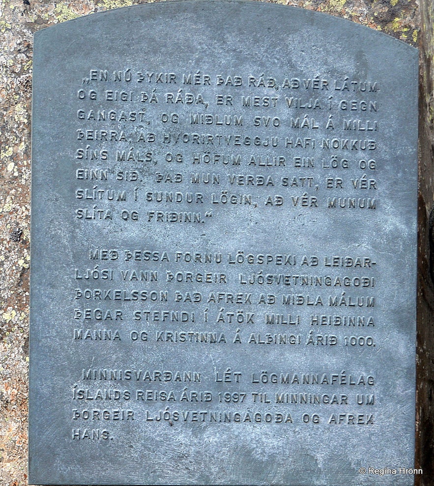 A memorial plaque for &THORN;orgeir Lj&oacute;svetningago&eth;i erected by Go&eth;afoss by the Bar Association of Iceland