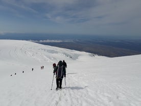 参加冰島最高峰Hvannadalshnjukur徒步旅行团体验极致的冰岛远足之行