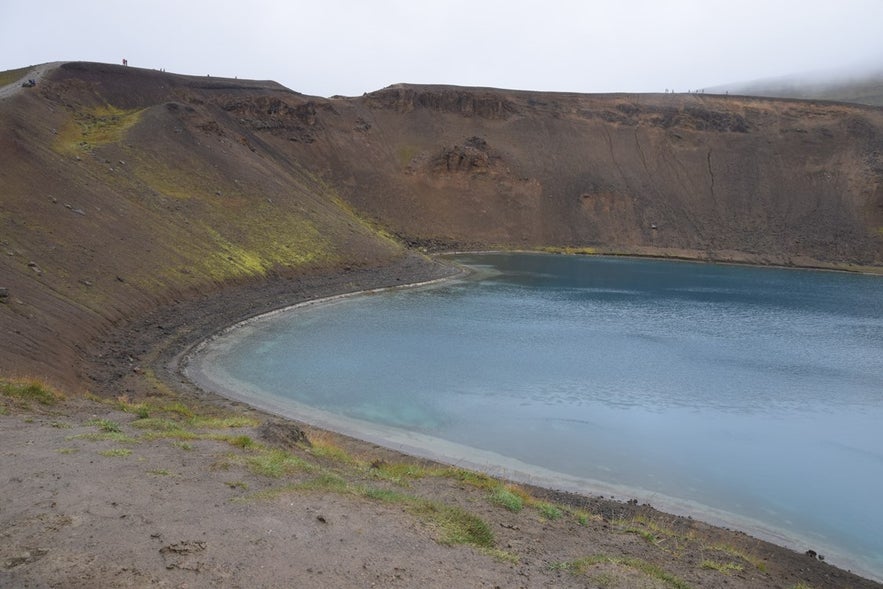 クラプラ火山の火口湖