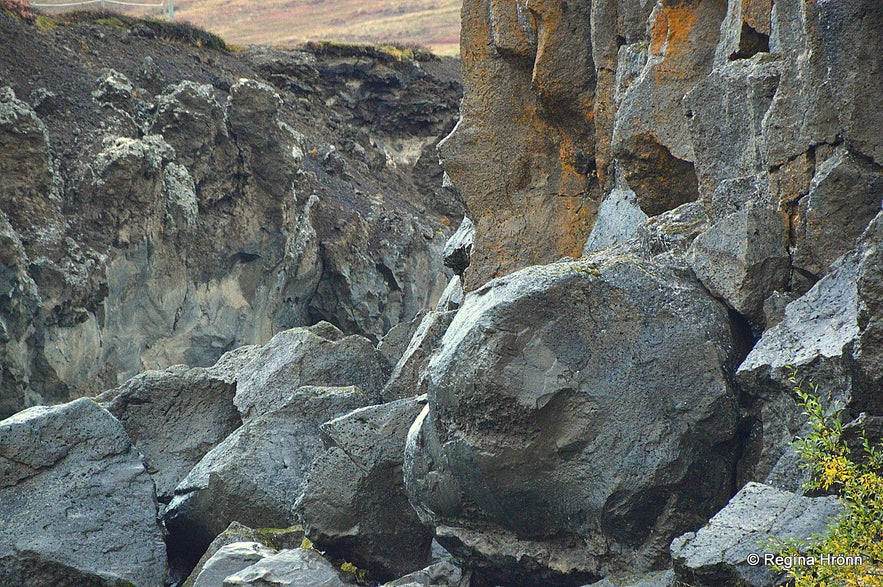 Rocks by the level of the river Skjálfandafljót on the east bank of Goðafoss waterfall