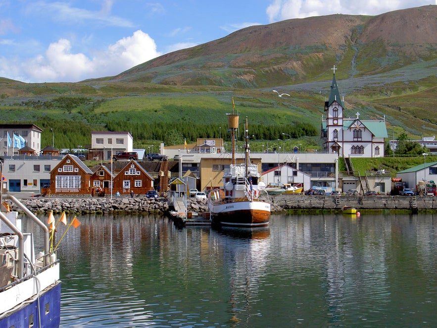 Port w Husaviku na północy Islandii.