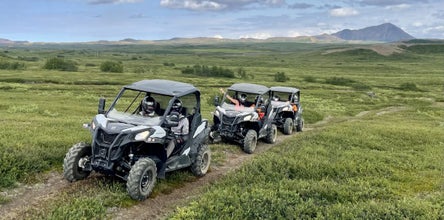 Er kunnen maximaal twee gasten tegelijk in een UTV-buggy rijden.