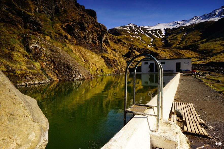 Piscine de Seljavallalaug en Islande