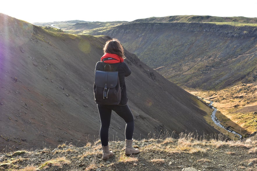 Ausblick über die Schlucht bei Reykjadalur genießen