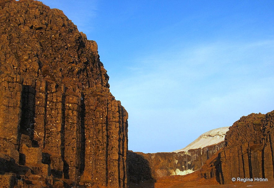 Dverghamrar and Foss á Síðu in the wintertime