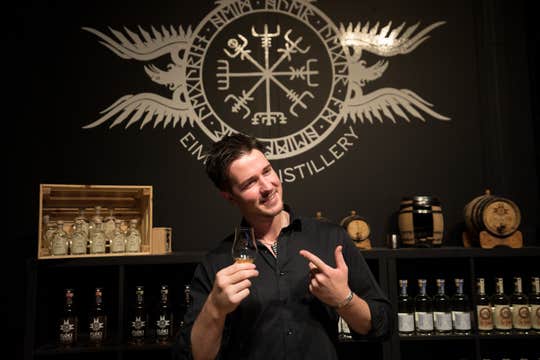 1小时Eimverk酿酒厂之旅 | 品尝冰岛威士忌、金酒与Brennivin酒