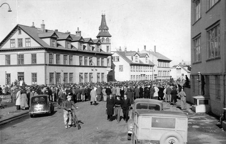 A shot of historic Reykjavik, just as the car was becoming commonplace. A shot of historic Reykjavik, just as the car was becoming commonplace.